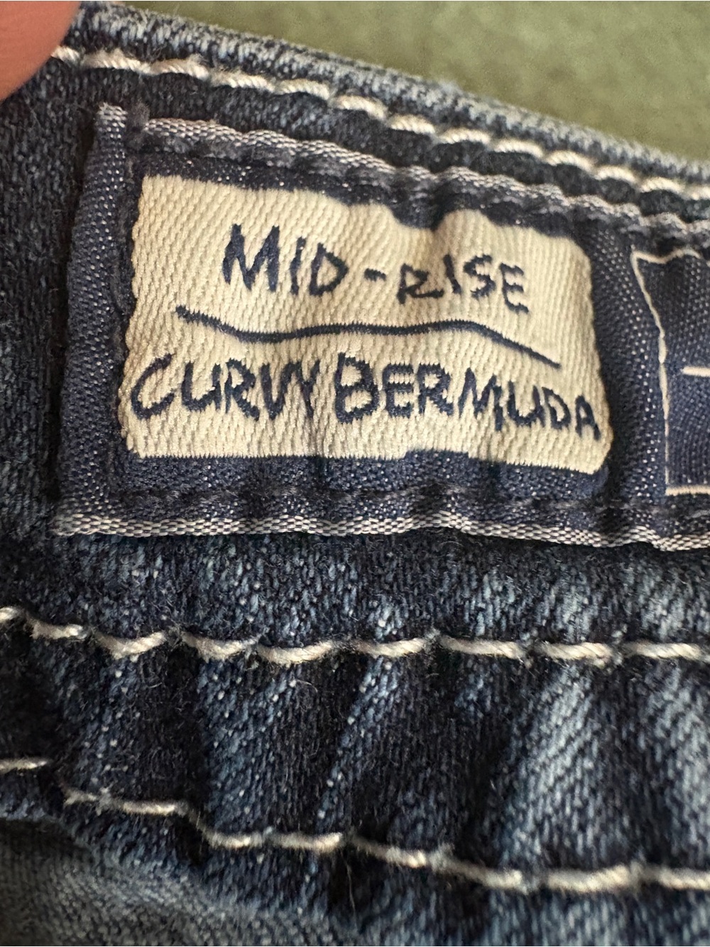 Miss Me Jean Shorts Women’s Curvy Mid-Rise Bermuda Jorts Size 25 10” Bling Y2K - Picture 16 of 16